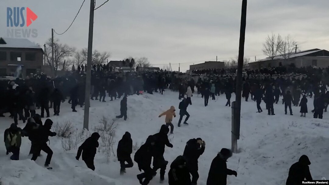 On January 17, clashes broke out as police, using batons, tear gas, and stun grenades, broke up demonstrations outside the court in Baimak. Several protesters were injured and at least two were hospitalized.