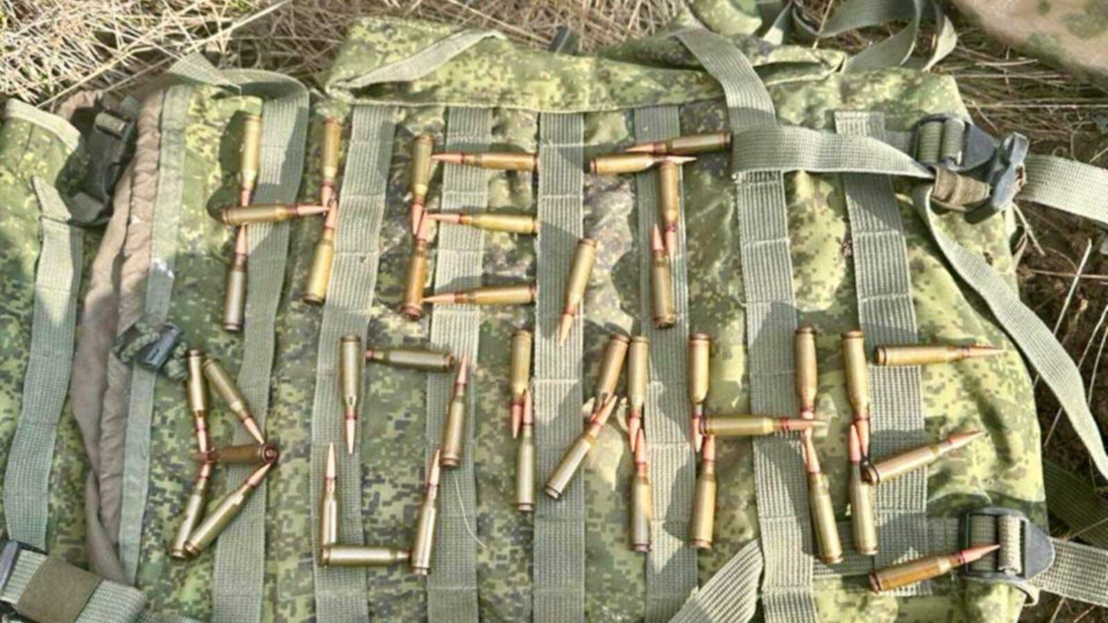 Gloanțe aranjate în cuvintele &bdquo;Nu războiului&rdquo; pe un rucsac de camuflaj.&nbsp;<br />
Aceasta este una din cele câteva imagini făcute de membri ai armatei ruse și care au fost distribuite pe&nbsp;<strong><a href="https://t.me/wakeup_russia/9791">canalul de Telegram Wake Up Russia</a>&nbsp;(Rusia, trezește-te)&nbsp;</strong>&nbsp;la începutul acestui an.