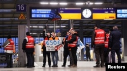 Германските работници во железници бараат покачување од 650 евра 