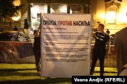 Zahtevi protesta na jednom od transparenata ispred Predsedništva Srbije, Beograd, 19. avgust 2023.