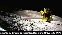 Slika japanskog robotskog rovera na Mjesecu pod nazivom Smart Lander za potrebe istraživanja Mjeseca