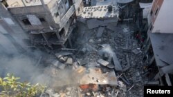Një shtëpi e shkatërruar nga një sulm izraelit në Han Junis, në jug të Rripit të Gazës. 4 dhjetor 2023.