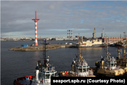 Порт в Санкт-Петербурге, через который белорусские власти наладили поставки подпадающей под санкции продукции. Иллюстративное фото