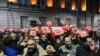 Učesnici protesta 19. decembra ispred zgrade Republičke izborne komisije (RIK) u Beogradu zahtevaju poništavanje izbora u glavnom gradu. 