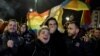 Членови на ЛГБТК+ заедницата слават пред грчкиот парламент, откако Парламентот гласаше за предлог-законот кој дозволува истополови граѓански бракови. Атина, Грција, 15 февруари 2024 година.