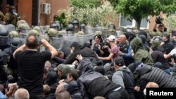 Građani Beograda i Prištine o krizi na severu Kosova: 'Šibicarenje ljudskim žrtvama'