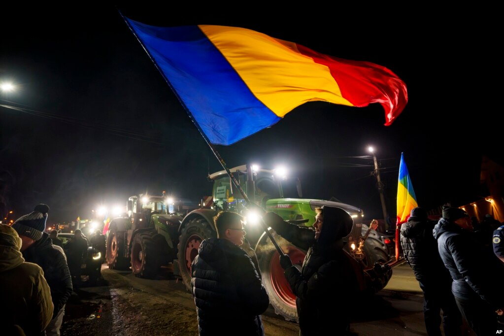 Fermerët rreshtuan traktorët e tyre jashtë Portës së Brandenburgut dhe protesta gjatë tërë natës në Rumani duke iu bashkuar një lëvizjeje të gjerë proteste fermerësh në të gjithë Evropën.