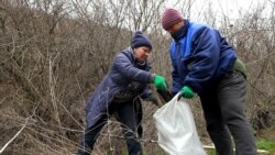 Moldovan Runners Clear Plastic Pollution From Nature Reserve 