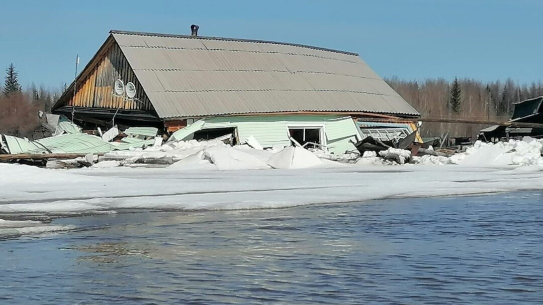 На крыше городских домов радио версия