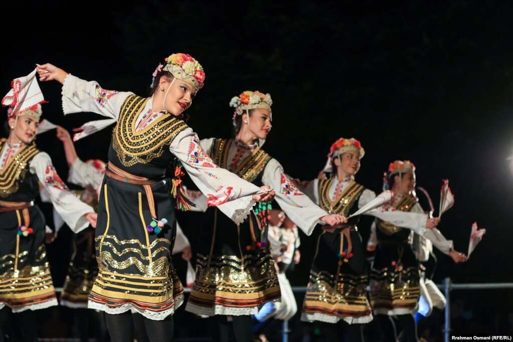 Pavarësisht se Kosova nuk garon në festival, disa ansamble kanë performuar, duke promovuar vallëzimet tradicionale të shtetit.&nbsp;