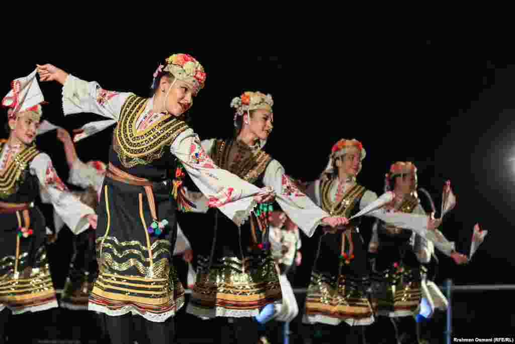 Pavarësisht se Kosova nuk garon në festival, disa ansamble kanë performuar, duke promovuar vallëzimet tradicionale të shtetit.&nbsp;