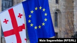 საქართველოსა და ევროკავშირის დროშები
