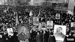 Участники траурного митинга трудящихся Воронежа, посвященного памяти Иосифа Сталина