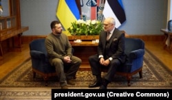 Президент України Володимир Зеленський і президент Естонії Алар Каріс (праворуч). Таллінн, 11 січня 2024 року