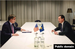 Kryeministri i Kosovës, Albin Kurti në takim me Ndihmëssekretarin amerikan të Shtetit për Evropën dhe Euroazinë, James O'Brien, në Davos të Zvicrës, në janar të këtij viti.
