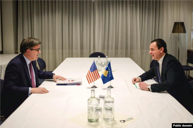 Kryeministri i Kosovës, Albin Kurti në takim me Ndihmëssekretarin amerikan të Shtetit për Evropën dhe Euroazinë, James O'Brien, në Davos të Zvicrës, në janar të këtij viti.