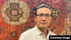 Азиз Иса Элкун, уйгурский поэт-эмигрант