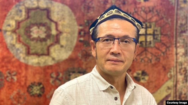 Азиз Иса Элкун, уйгурский поэт-эмигрант