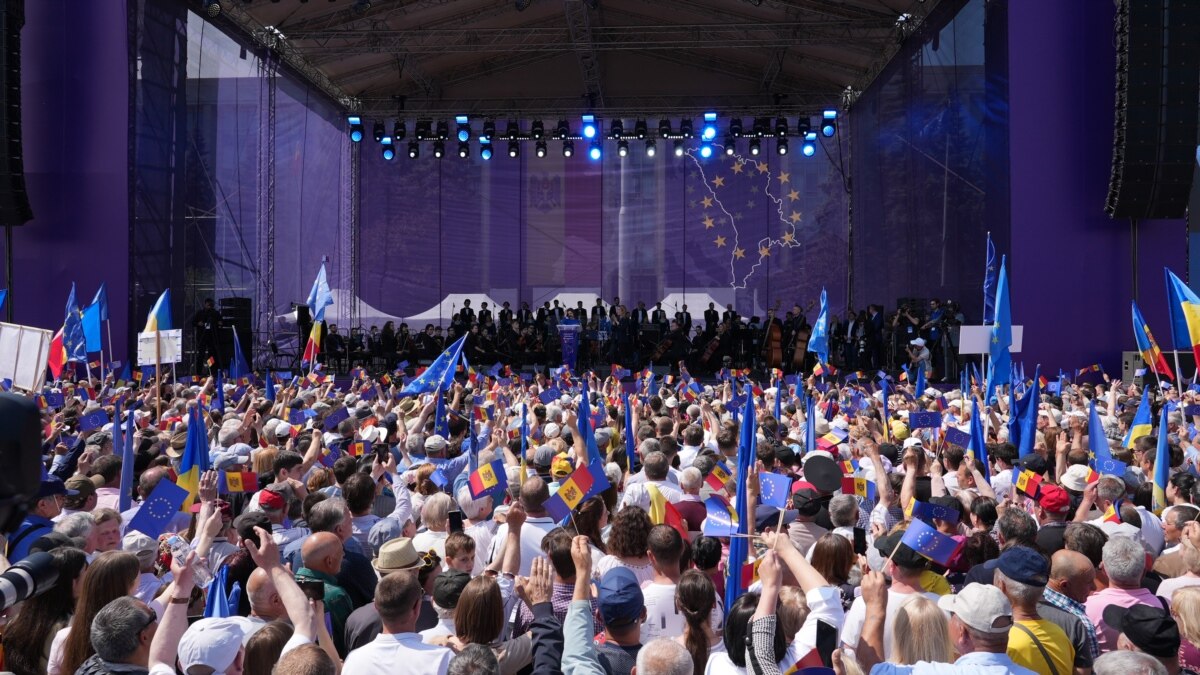 Tens Of Thousands Rally In Moldovan Capital In Pro-EU Demonstration - Vimarsana News