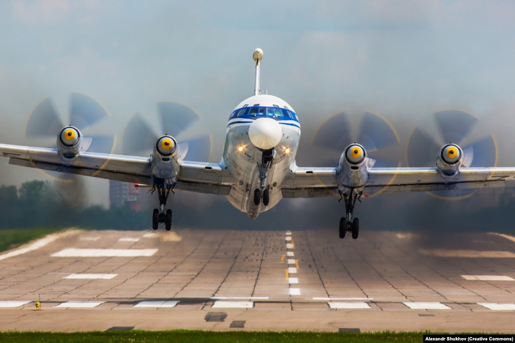Një avion kontrolli ajror Il-22 duke u ngritur  nga një fushë ajrore e Moskës në maj të vitit 2016. Kievi, gjithashtu, pretendoi se kishte "shkatërruar" një avion Il-22 në të njëjtën natë që u rrëzua avioni A-50. Fotot u shfaqën më vonë dhe tregonin se Il-22 me sa duket i kishte mbijetuar një uljeje emergjente me një bisht të dëmtuar rëndë nga copëzat.  
