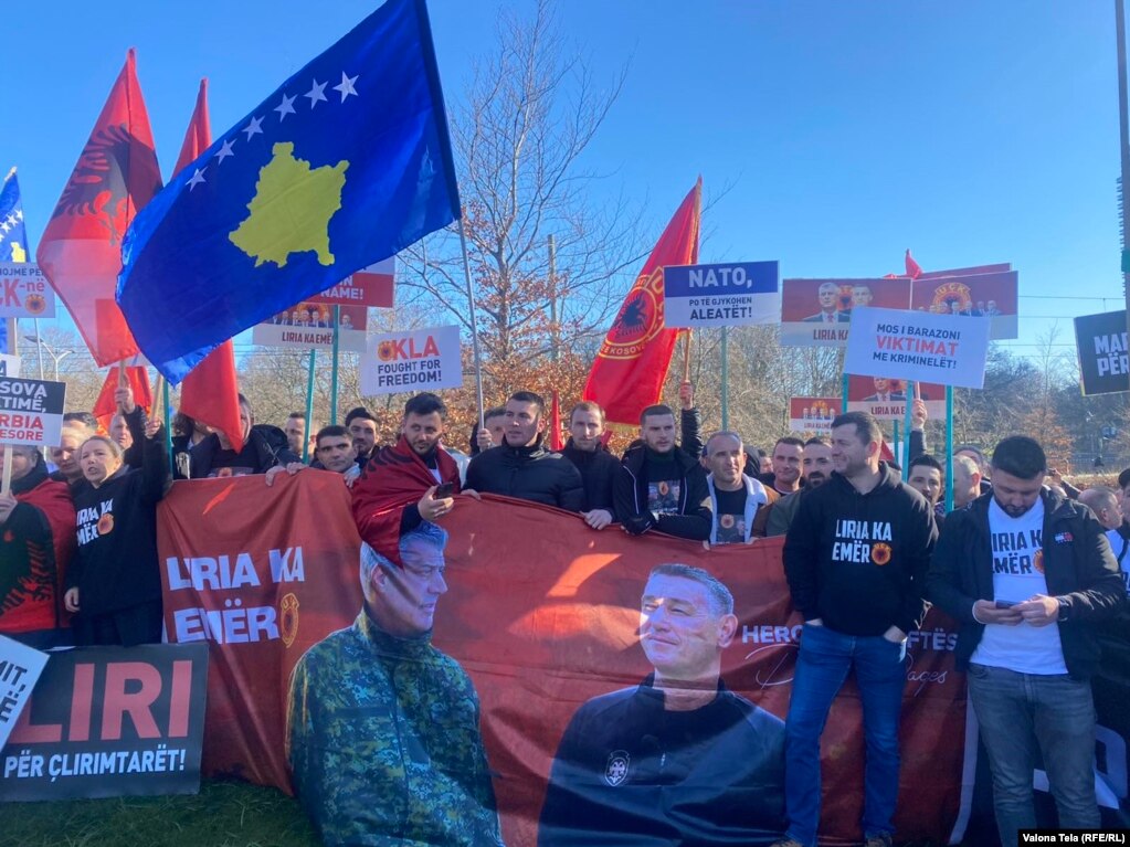 Protesta në Hagë në mbështetje të ish-krerëve të UÇK-së.