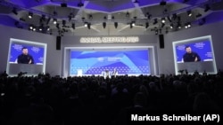 Президент Украины Владимир Зеленский на ежегодном заседании Всемирного экономического форума в Давосе, Швейцария, 16 января 2024 года
