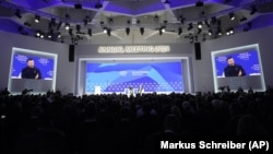 Президент Украины Владимир Зеленский на заседании Всемирного экономического форума в Давосе, Швейцария, 16 января 2024 года
