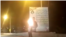 تصویری ویدیویی از به آتش کشیده شدن بنر حاوی عکس علی خامنه‌ای و فرمانده سپاه استان کهگیلویه و بویراحمد