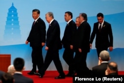 Председатель КНР Си Цзиньпин (слева) и главы государств Центральной Азии на саммите в Сиане. Китай, 19 мая 2023 года