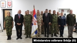 Svečanom ispraćaju prisustvovali su američki ambasador u Srbiji Kristofer Hil, načelnik Generalštaba Vojske Srbije general Milan Mojsilović, državni sekretar u Ministarstvu odbrane Nemanja Starović, kao i rodbina i prijatelji pripadnika Vojske Srbije koji se upućuju u mirovnu operaciju.