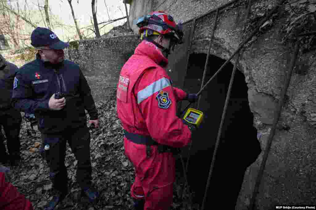 U tunelu i podzemni kanalima nisu pronađeni nikakvi tragovi koji bi ukazivali da se nestala devojčica tu nalazila, saopštio je 29. marta MUP Srbije.
