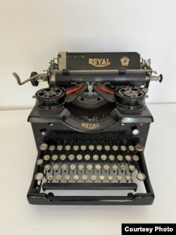 Mașină de scris Royal, fabricată în SUA