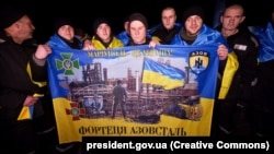 В ходе обмена пленными, который состоялся между Украиной и Россией 8 февраля 2024 года, были освобождены 100 украинцев, большинство из них – защитники Мариуполя