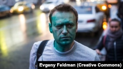 Tiltakozás, mérgezés, magánzárka: Navalnij politikai pályájának legfontosabb állomásai 