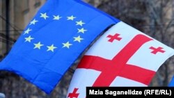 საილუსტრაციო ფოტო: ევროკავშირისა და საქართველოს დროშები