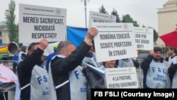 Protestul sindicatelor din învățământ organizat în 10 mai 2023 în București a reprezentat preliminariile acțiunilor preconizate de cele trei federații, Alma Mater, Spiru Haret și FSLI: grevă de avertisment în 17 mai între orele 11-13 și grevă generală în 22 mai. 