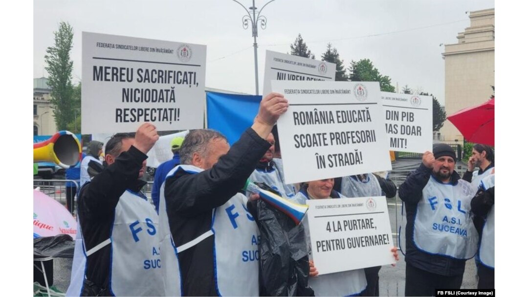 Sindicaliștii din învățământ au protestat, pe 10 mai, la sediul Parlamentului. Camera Deputaților adopta în acea zi Legile Educației, ajunse acum la Senat.