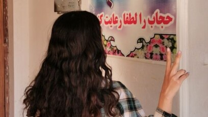 نافرمانی مدنی زنان ایران در برابر پوشش اجباری و دلخواه حکومت ادامه دارد