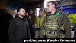 Presidenti i Ukrainës, Volodymyr Zelensky, i viziton forcat ukrainase në Kupianks, 19 shkurt 2024.