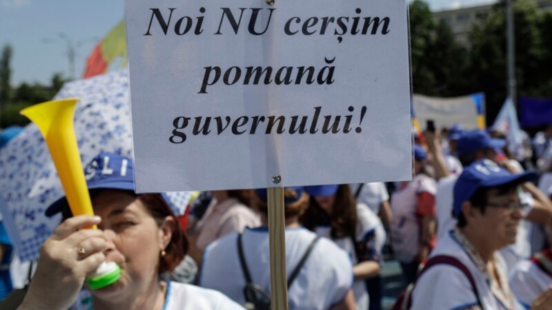 Thousands Of Striking Romanian Teachers March In Bucharest For Higher Pay, More Investment