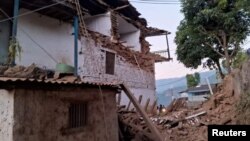 Разрушена от земетресението в Непал сграда