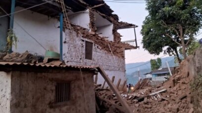 Най малко 137 души са загинали след опустошително земетресение в Непал