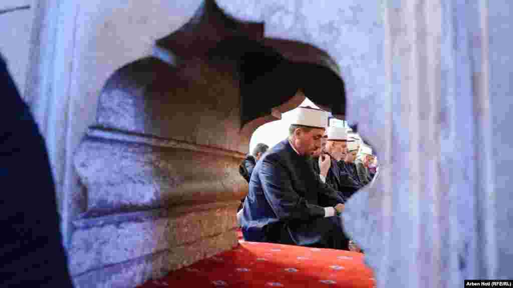 Falja e namazit të Fitër Bajramit në një xhami të Prishtinës, më 10 prill.