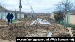 В поселке Героевское вода подошла к жилым домам в результате ливня 18 января 2024 года. Фото со страницы Юрия Гоцанюка в ВК