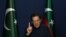 عمران خان د مې پر ۱۸مه له خپل کوره له اژانس فرانس پرېس سره د مرکې پر مهال.