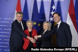 Ianuarie 2024: Președinta Comisiei Europene, Ursula von der Leyen, vizitează Bosnia-Herțegovina împreună cu premierul olandez Mark Rutte și premierul croat Andrej Plenkovic. Între ei, Borjana Krisko, lidera consiliului de miniștri din Bosnia din partea comunității croate.