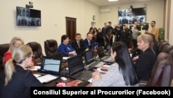 Întruniți în ședință pe 30 ianuarie, membrii CSP au amânat examinarea dosarelor candidaților la funcția de procuror general pentru data de 5 februarie pentru că nu primiseră avizul SIS.