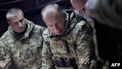 Generalul Oleksandr Sîrski este noul comandant al Armatei Ucrainei. Numirea lui a confirmat speculațiile din ultimele luni despre demiterea popularului său predecesor, Valeri Zalujnîi. 