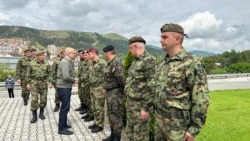 Ministri serb viziton një pjesë të forcave aktive të ushtrisë serbe