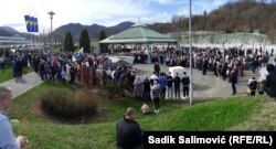 Na obilježavanju Dana nezavisnosti BiH u Potočarima kod Srebrenice prisustvovali su građani iz brojnih gradova u BiH, Potočari, Srebrenica, 1. mart 2024. godine